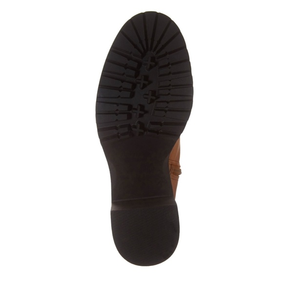 Edgy Steve Madden Red Laced Lugged Sole Booties - Picture 6 of 7